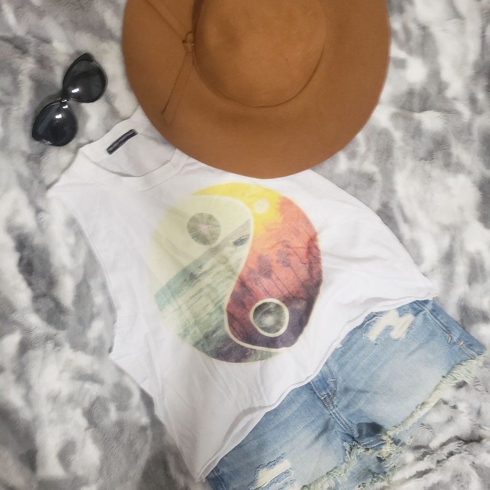 💛3/25$ Brandy Melville Yin and Yang Tank